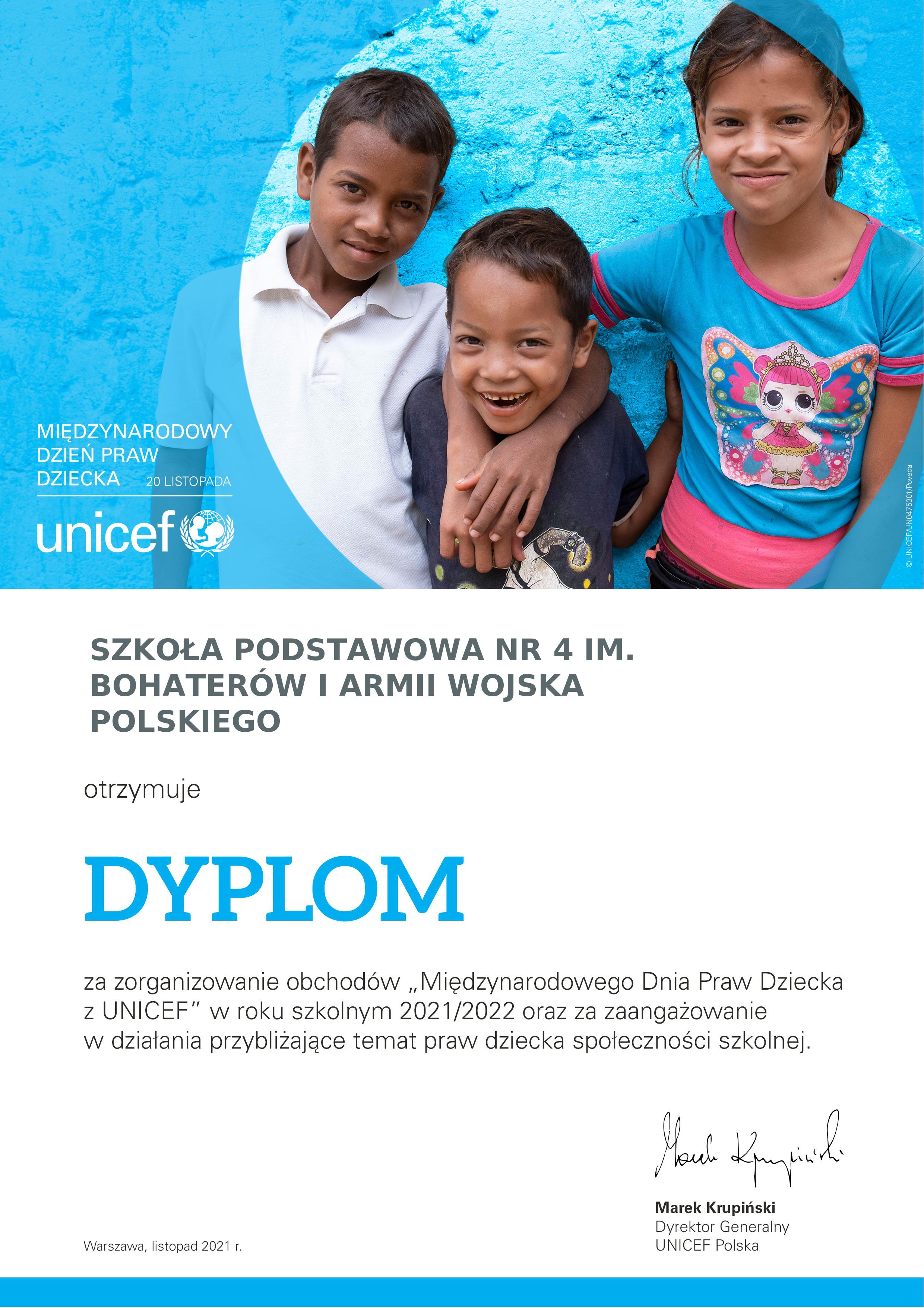 dyplom wręczony szkole przez UNICEF