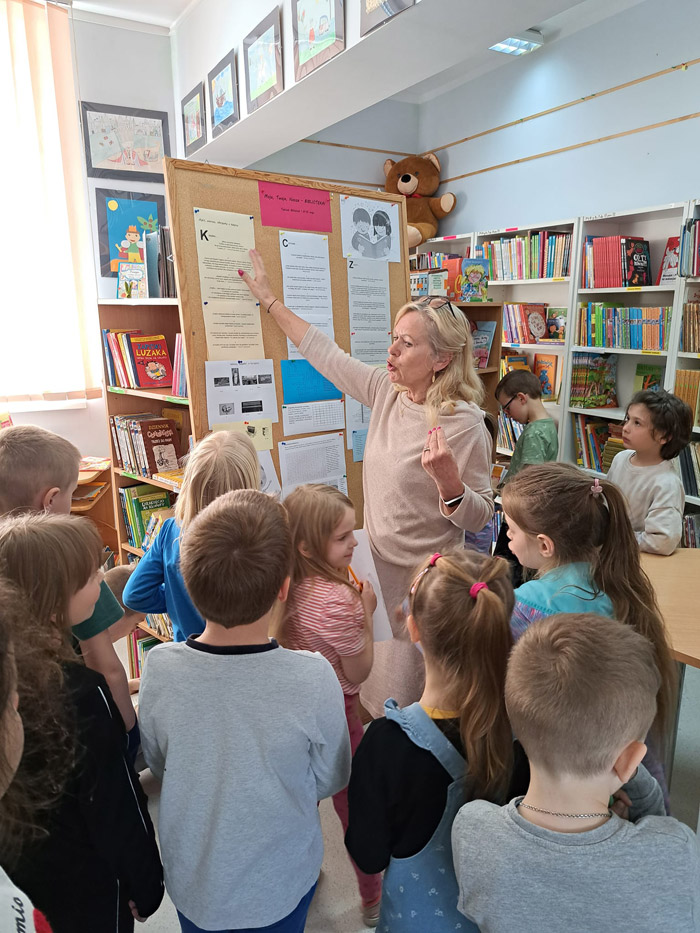 Uczniowie klasy Ic w ramach tygodnia bibliotek odwiedzili bibliotekę szkolną. 