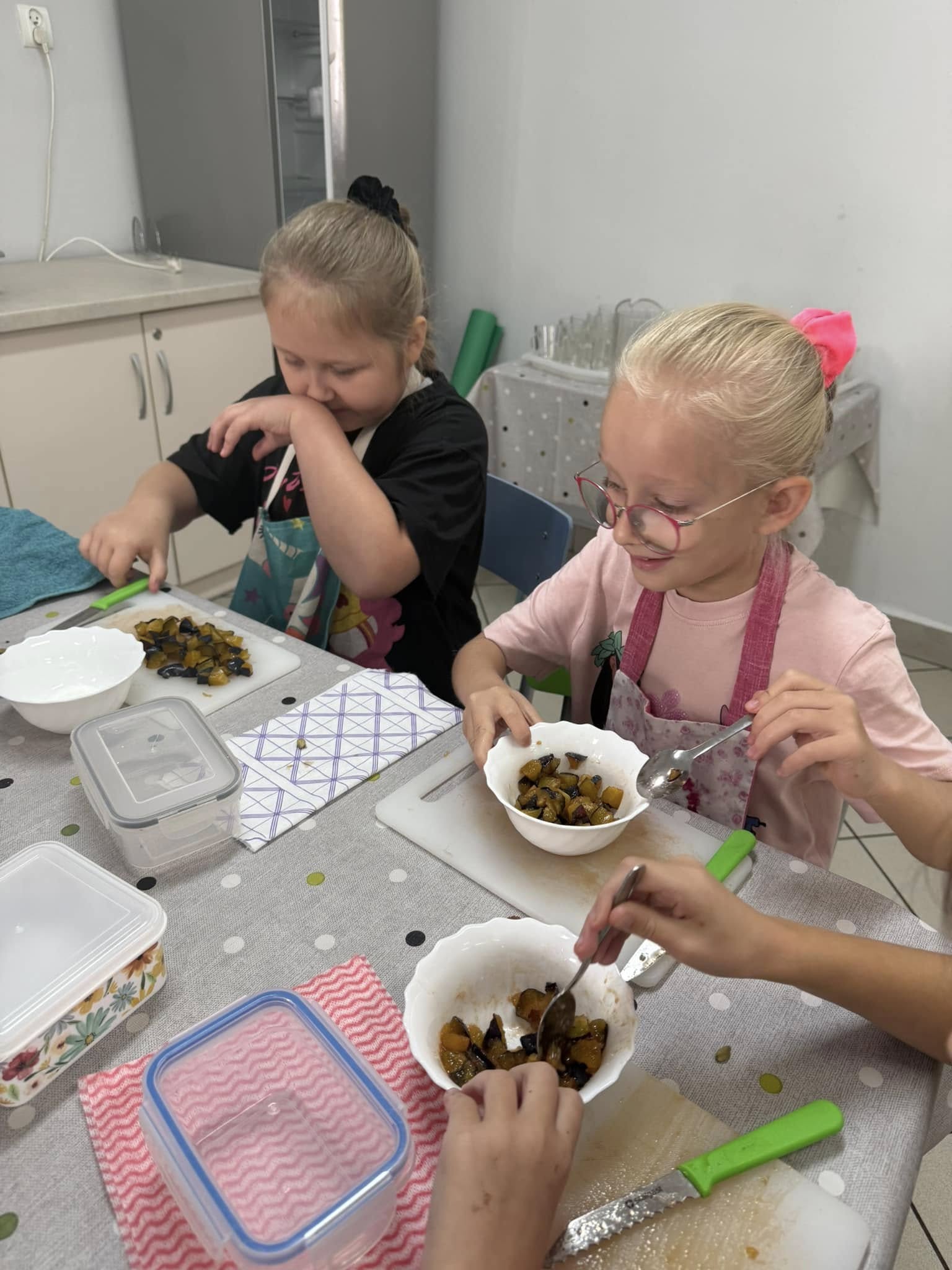 Zajęcia kreatywne &ldquo;Ciastko z dziurką&rdquo; w klasie 2 b.