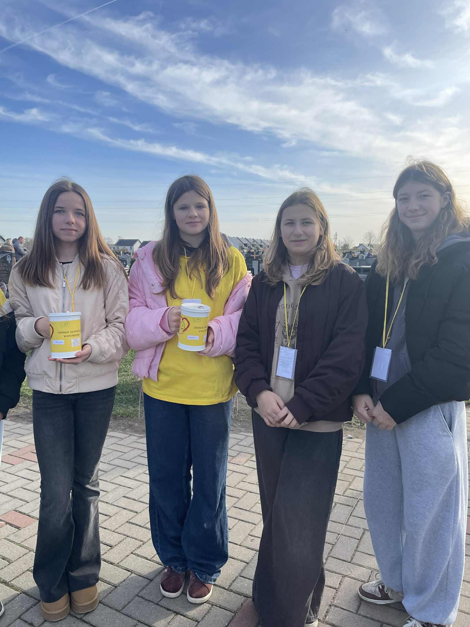 Nasi wolontariusze podczas zbiórki 1 listopada