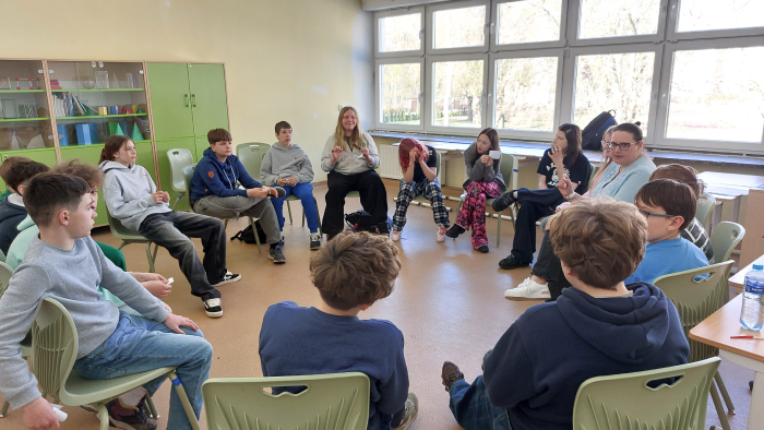 Uczniowie klasy 6b podczas warsztat&oacute;w